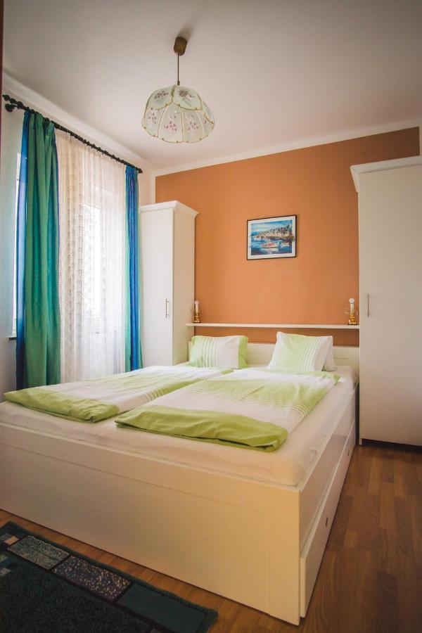 Apartmani Mili Malinska Exterior foto