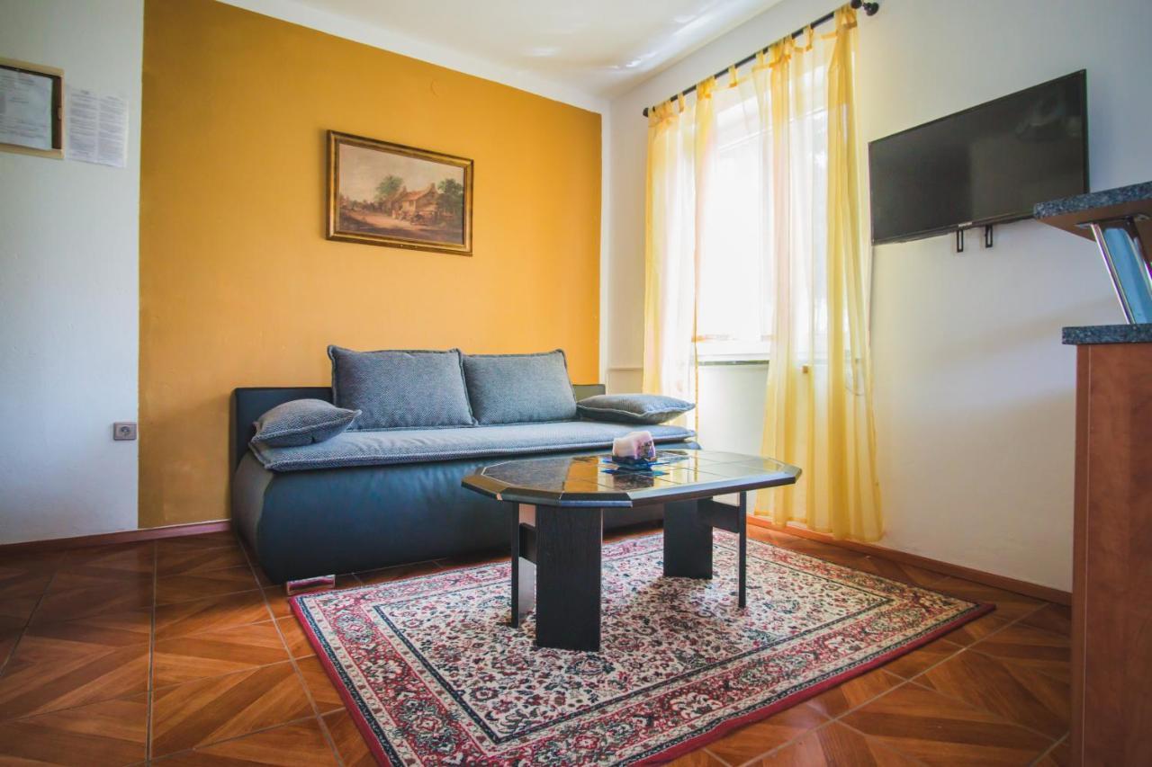 Apartmani Mili Malinska Exterior foto